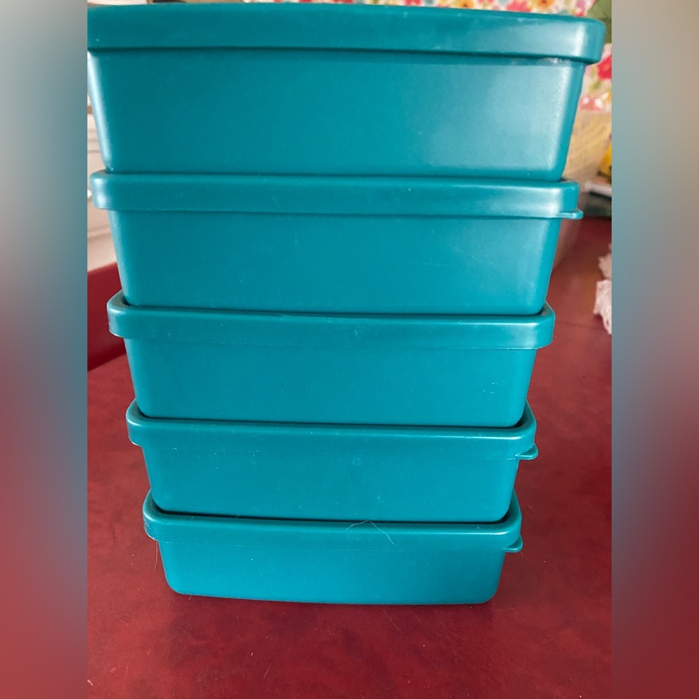 Vintage Tupperware Square Away
Sandwich Keeper set of five containers - Picture 4 of 5